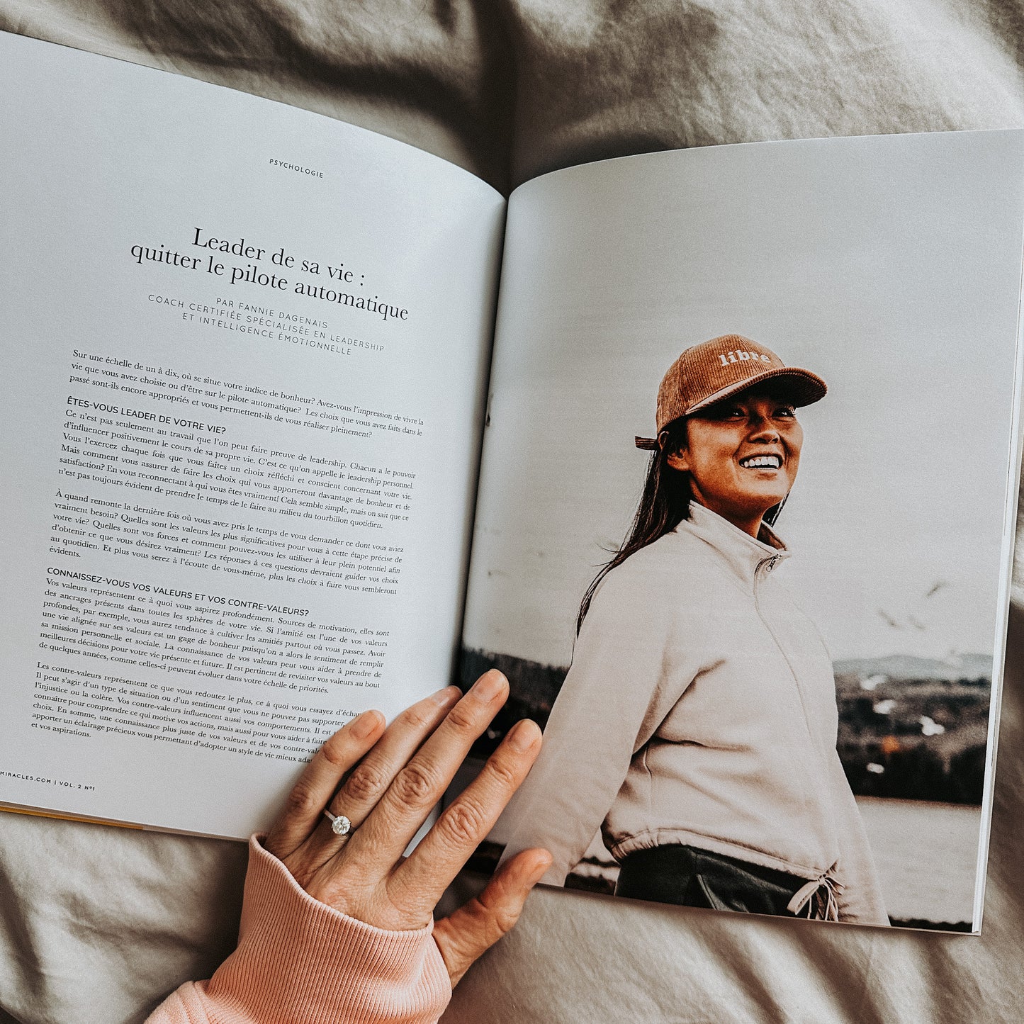 MIRACLES Magazine: The road to oneself, together (WITHOUT postal delivery)