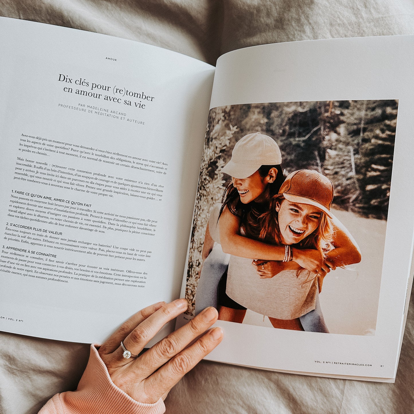 MIRACLES Magazine: The road to oneself, together (WITHOUT postal delivery)
